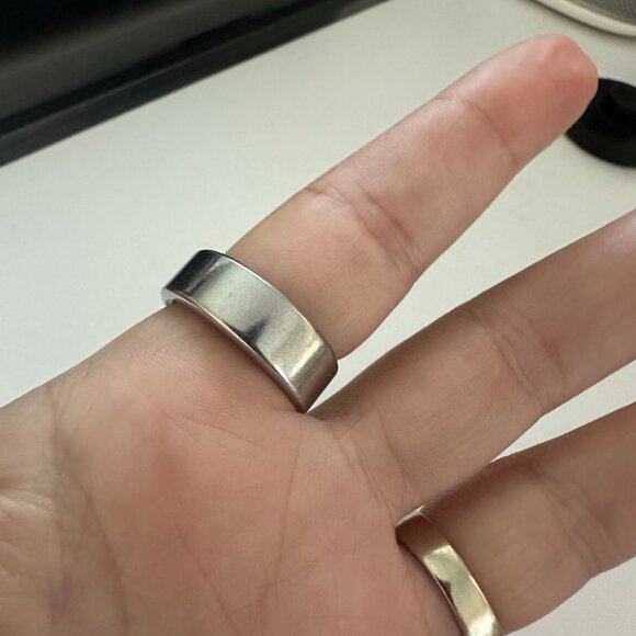 Oura Ring 3 - Size 9 in Heritage Silver - Picture 7 of 11